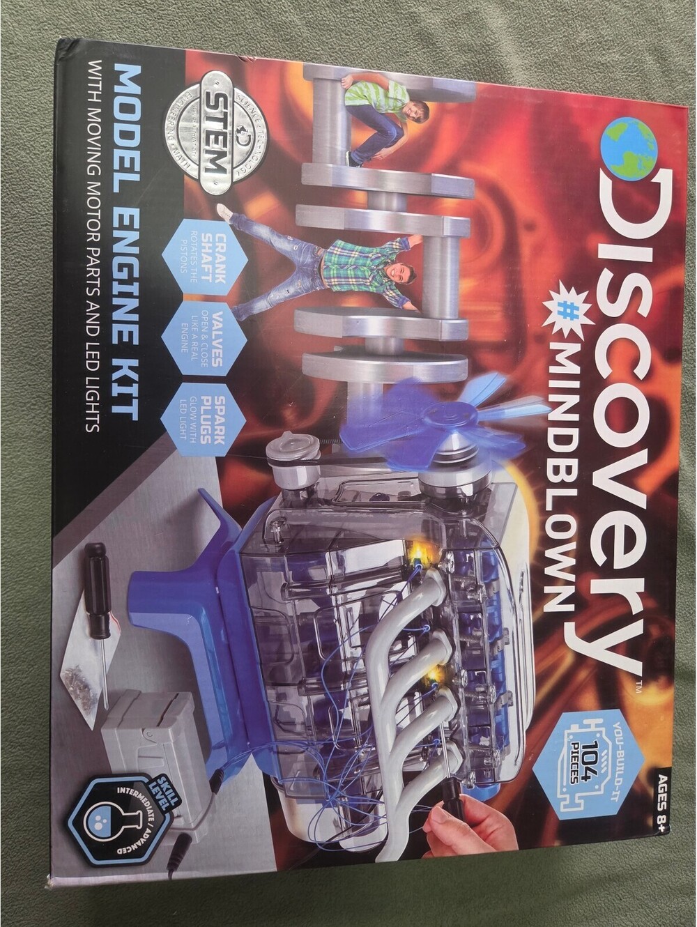Discovery #Mindblown STEM Model Engine Kit 104 Pieces Moving Motor LED Lights